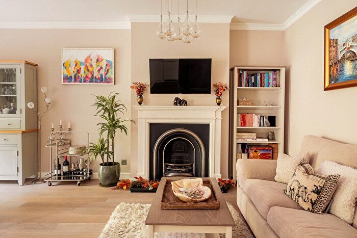 2 Bedroom Flat For Sale In Queens Gardens, Bayswater, London, W2