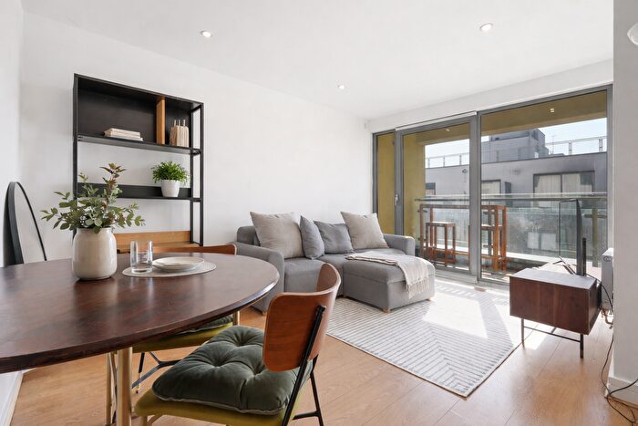 2 Bedroom Flat For Sale In Diprose Court, Bow, E3