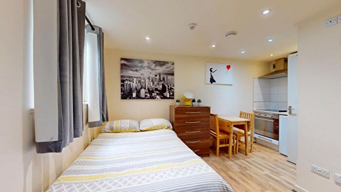 Studio To Rent In Ash Grove, London, NW2