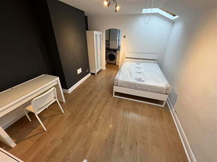 1 Bedroom Flat To Rent In Sandy Grove, Salford, M6