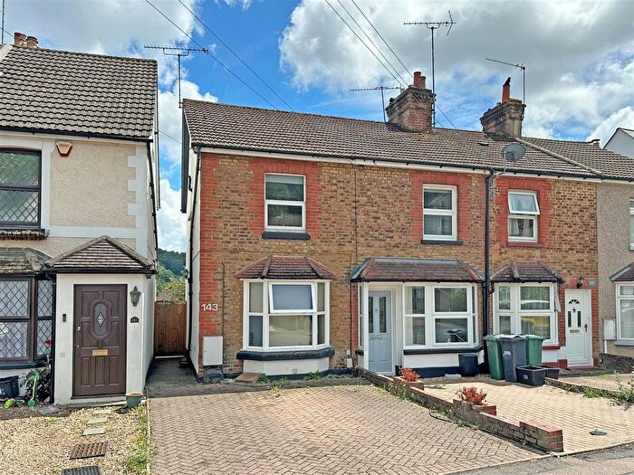 2 Bedroom Semi-Detached House For Sale In Garlands Road, Redhill, RH1