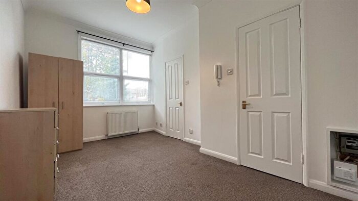 Flat To Rent In Stanley Road, Sutton, SM2