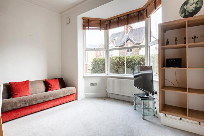 1 Bedroom Flat For Sale In Croydon Road, Reigate, RH2