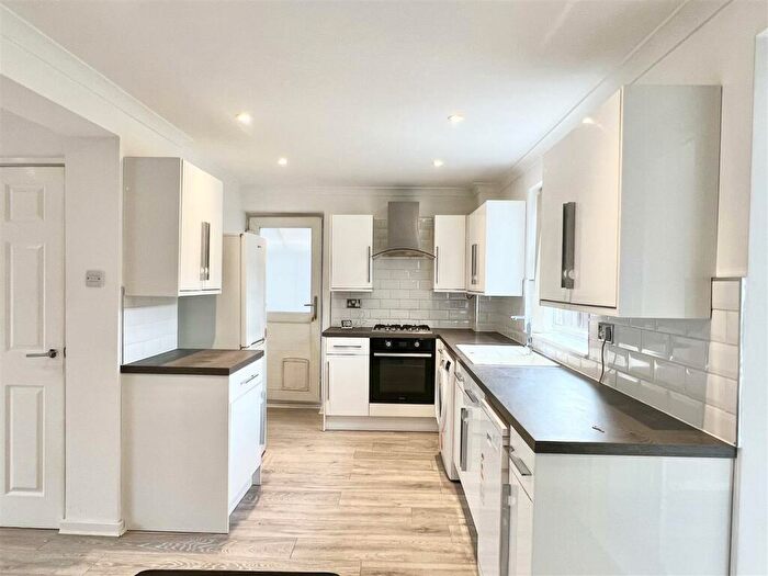 3 Bedroom Semi-Detached House For Sale In Wrekin Close, Halesowen, B63