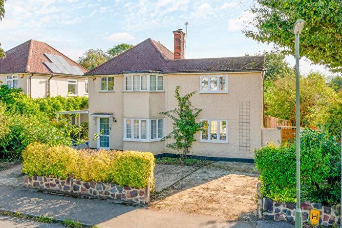 4 Bedroom Detached House To Rent In Beech Close, Hersham, Walton-On-Thames, KT12