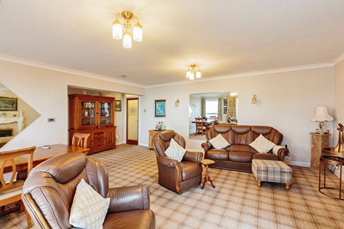 2 Bedroom Flat For Sale In North Promenade, Lytham St. Annes, Lancashire, FY8