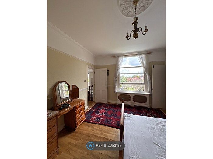 1 Bedroom Flat To Rent In Sheen Road, Richmond, TW10