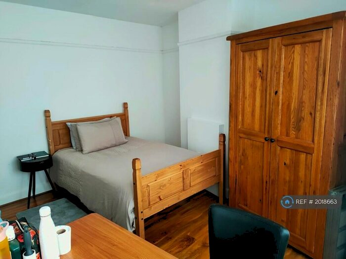 4 Bedroom End Of Terrace House To Rent In Bowden Road, Northampton, NN5