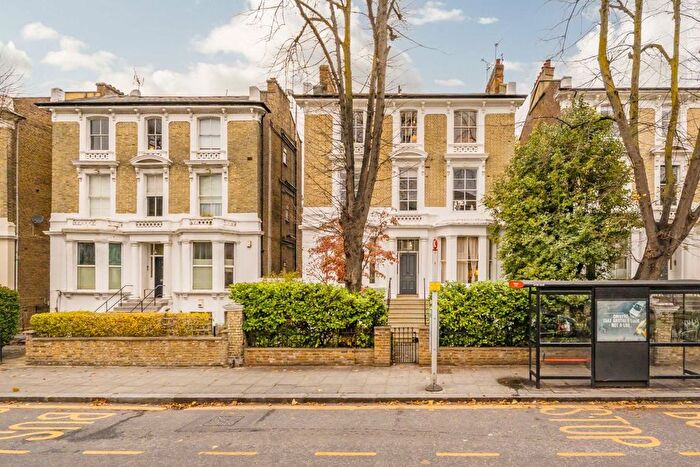 2 Bedroom Flat To Rent In Cambridge Gardens, North Kensington, W10