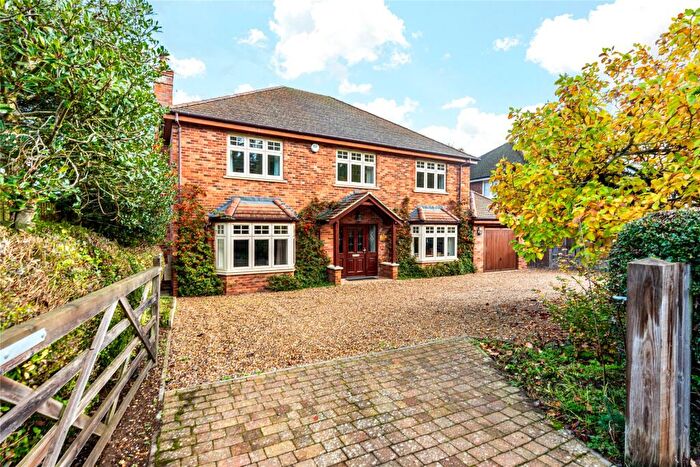 4 Bedroom Detached House For Sale In Woodside, Aspley Guise, Milton Keynes, Bedfordshire, MK17