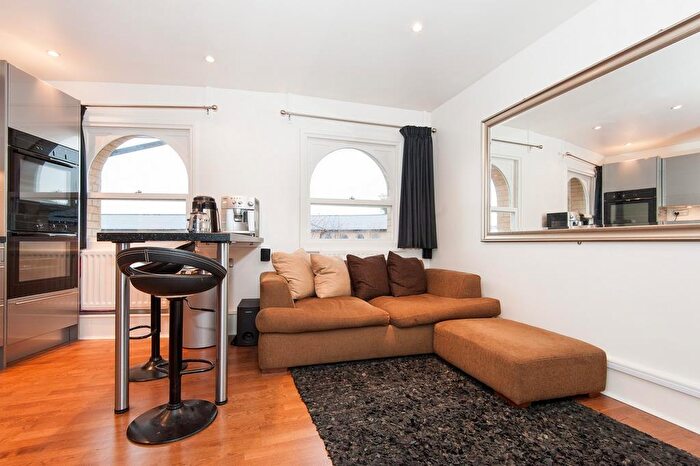 2 Bedroom Apartment To Rent In Mothers Square, Hackney, E5