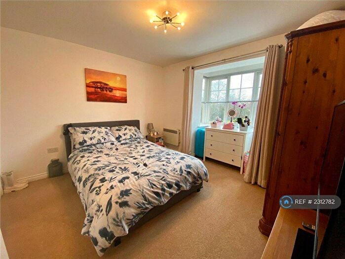 2 Bedroom Flat To Rent In Cedar Manor, Swindon, SN25