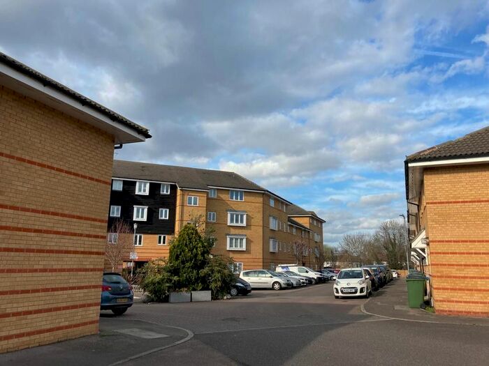 1 Bedroom Flat To Rent In Heath Court, Stanley Close, London, SE9
