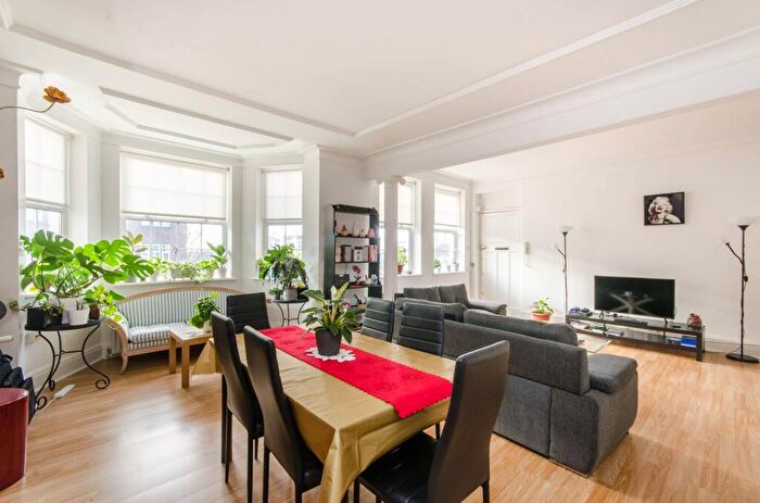 3 Bedroom Flat For Sale In Sidmouth Road, Willesden Green, London, NW2