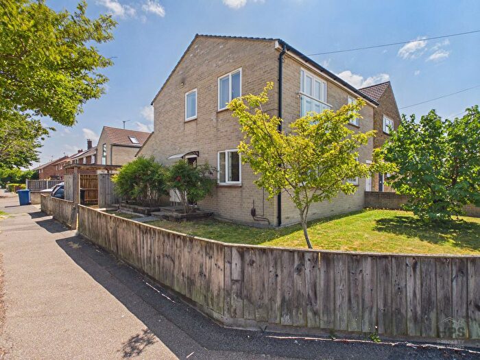 2 Bedroom Maisonette For Sale In Drayton Road, Cambridge, CB1