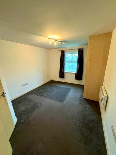 2 Bedroom Flat To Rent In Loughland Close, Leicester, LE8