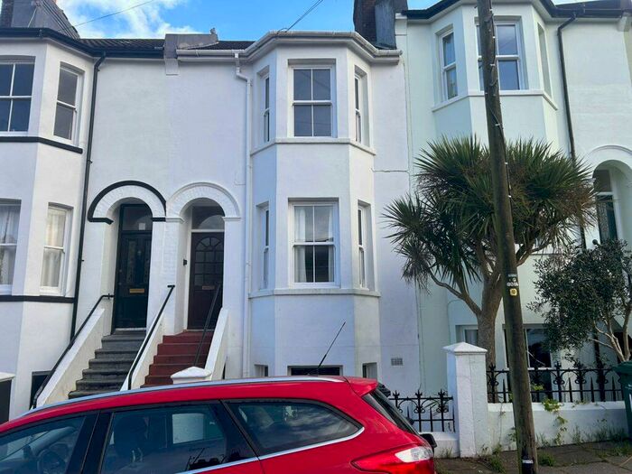 2 Bedroom Maisonette To Rent In Brading Road, BN2