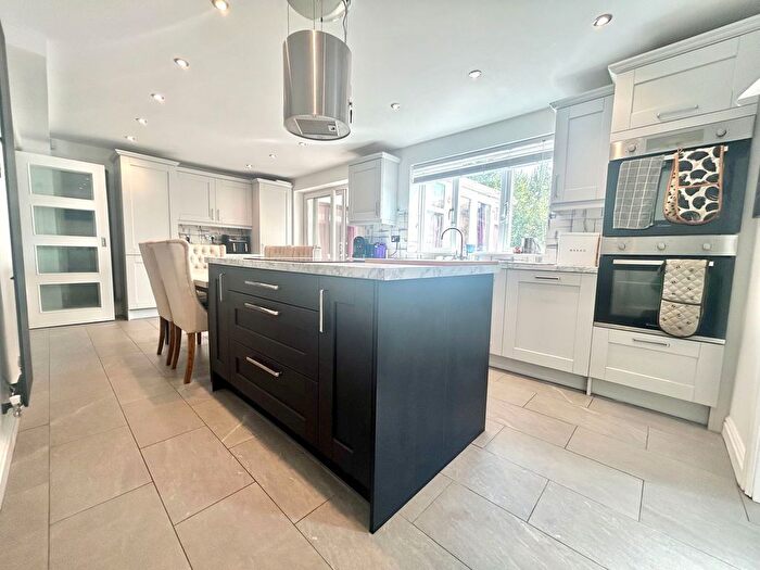 4 Bedroom Detached House For Sale In Dibdale Road, Dudley, DY1