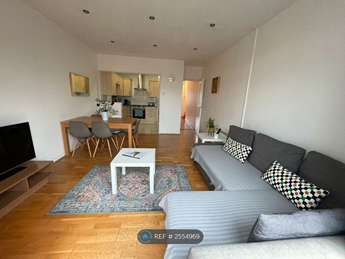 2 Bedroom Flat To Rent In Reachview Close, London, NW1