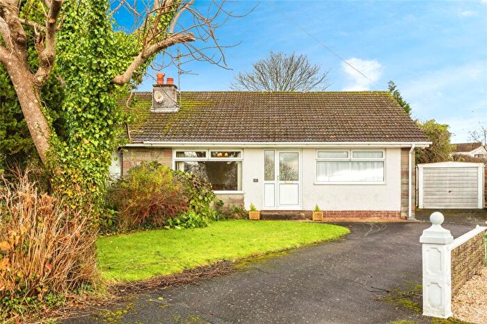 3 Bedroom Bungalow For Sale In Cefn Draw, Three Crosses, Swansea, SA4
