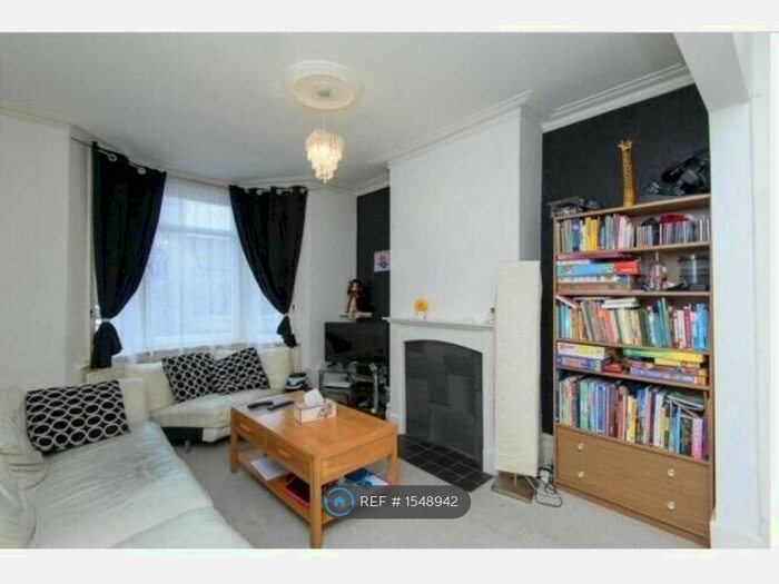 3 Bedroom Terraced House To Rent In Durham Street, Swindon, SN1