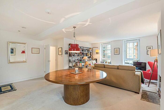 3 Bedroom Flat To Rent In Toynbee Street, Spitalfields, E1