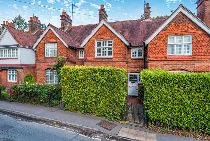 2 Bedroom Terraced House For Sale In Portsmouth Road, Guildford, GU2