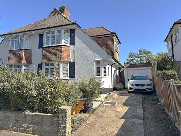 3 Bedroom House For Sale In Hartland Way, Croydon, CR0