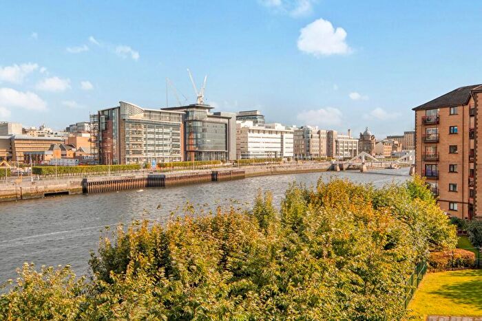 3 Bedroom Apartment To Rent In Riverview Drive, Glasgow, G5