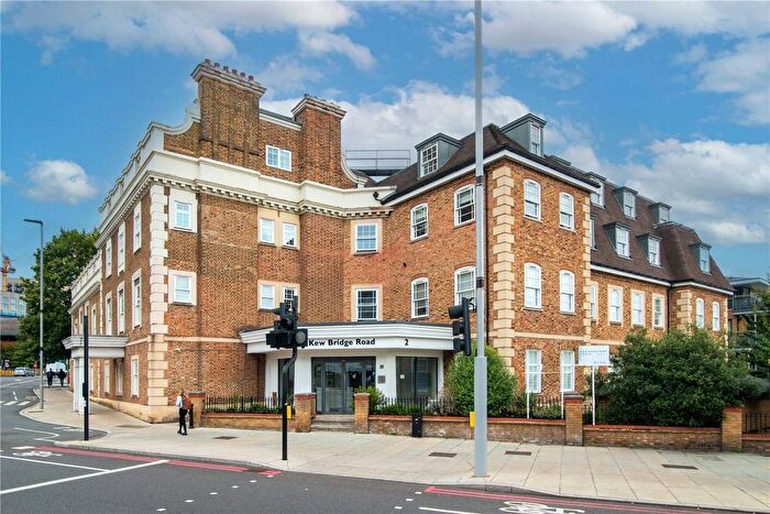 2 Bedroom Flat To Rent In Kew Bridge Road, Brentford, TW8