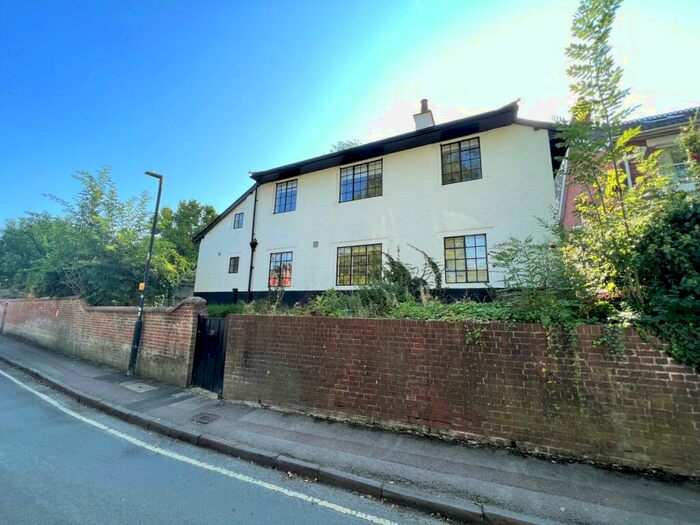 4 Bedroom Detached House To Rent In Priory Road, Wantage, Oxfordshire, OX12