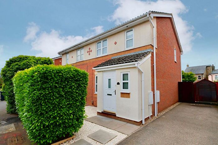 3 Bedroom End Of Terrace House To Rent In Alder Drive, Huntingdon, PE29