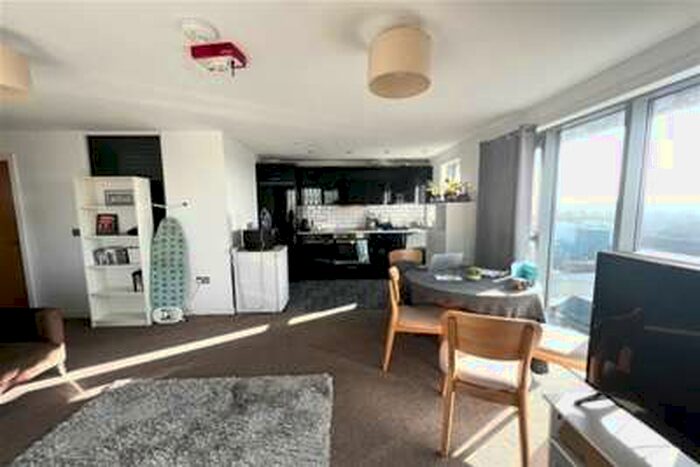 3 Bedroom Flat To Rent In The Picture Works, Nottingham, NG2