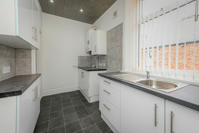 4 Bedroom Maisonette To Rent In Durham Road, Gateshead, NE8