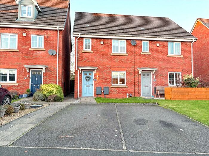 3 Bedroom Semi Detached House For Sale In Tangmere Avenue, Heywood, Greater Manchester, OL10
