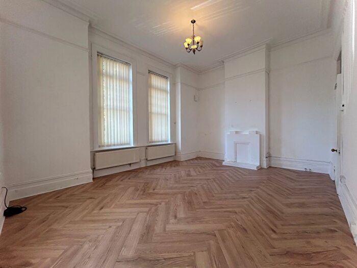 2 Bedroom Flat To Rent In Cheam Road, Cheam, SM1