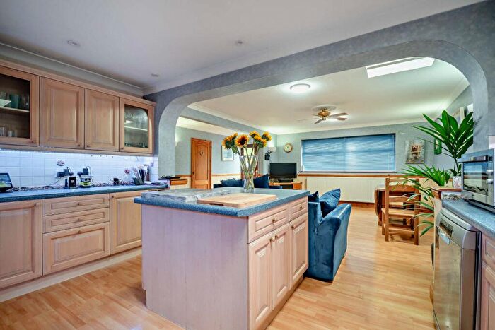 4 Bedroom Detached House For Sale In Southend Road, Bradfield Southend, Berkshire, RG7