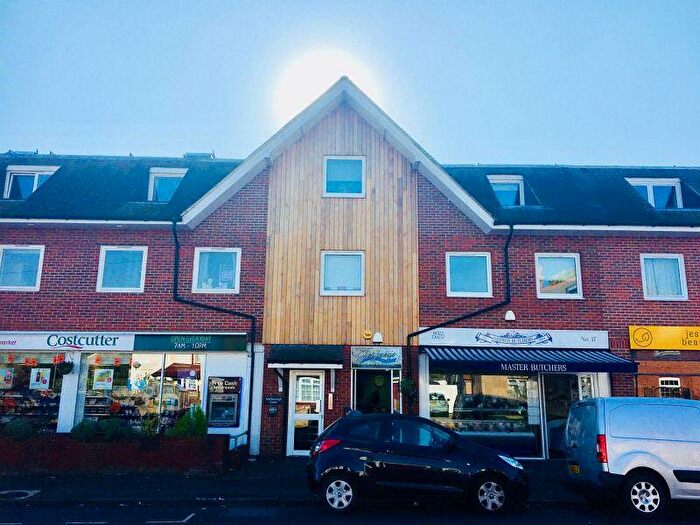 2 Bedroom Flat To Rent In Marlborough Court, Manor Green Road, Epsom, KT19