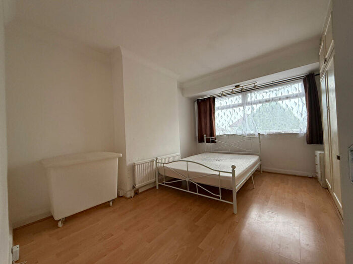 4 Bedroom Semi-Detached House To Rent In Weston Drive, Stanmore, Greater London, HA7