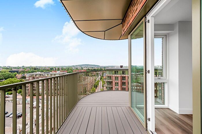 3 Bedroom Flat To Rent In Cairncross House, Townsend Road, SE3