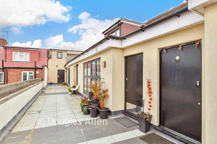 2 Bedroom Flat For Sale In High Street, Barkingside, Ilford, Essex, IG6