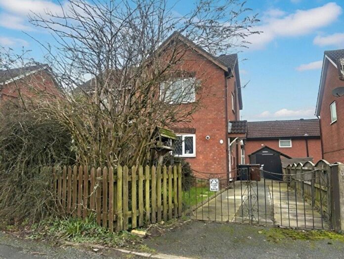 2 Bedroom Semi Detached House For Sale In Roe Lane, Salem, Oldham, OL4