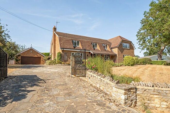 5 Bedroom Detached Bungalow To Rent In High Street, Pavenham, MK43