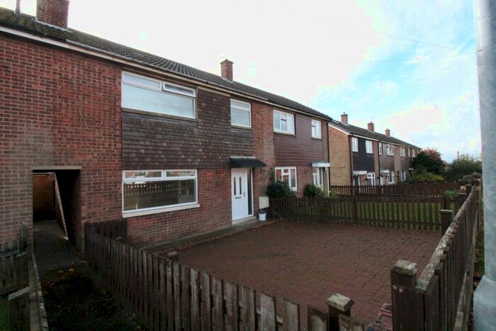3 Bedroom Town House To Rent In Branwell Avenue, Birstall, Batley WF17