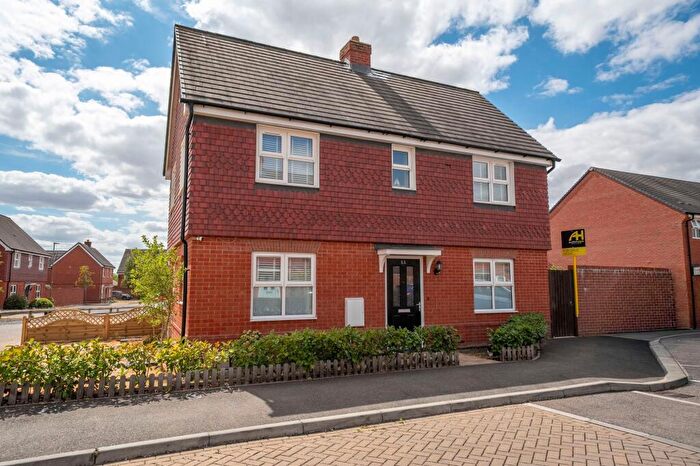 3 Bedroom Semi-Detached House For Sale In Harebell Road, Andover, SP11