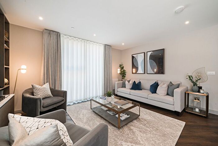 3 Bedroom Flat To Rent In Eden Grove, Staines-Upon-Thames, TW18