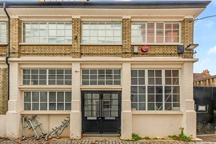 1 Bedroom Flat For Sale In Church Street, London, W4