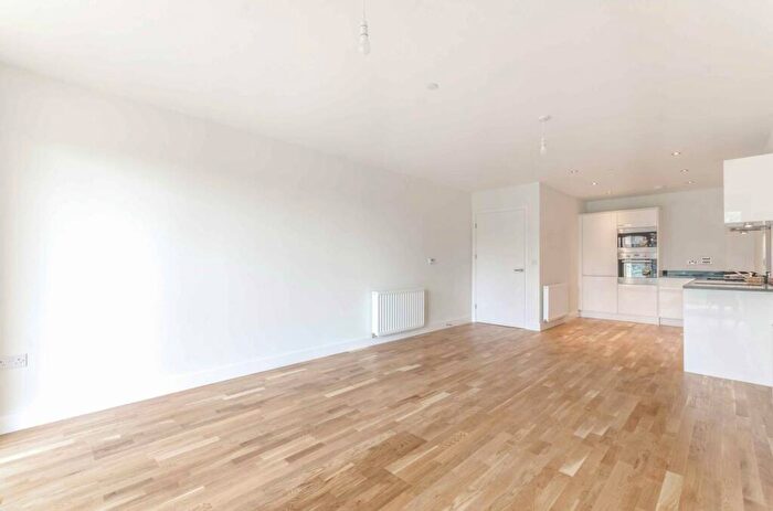 1 Bedroom Flat To Rent In Wimhurst Court, Poplar, London, E14