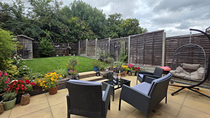 3 Bedroom Semi-Detached House For Sale In Flint Close, Southam, CV47