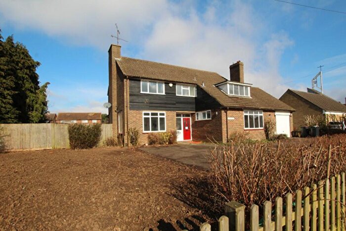 4 Bedroom Detached House To Rent In Rotheram Avenue, Luton, Bedfordshire, LU1